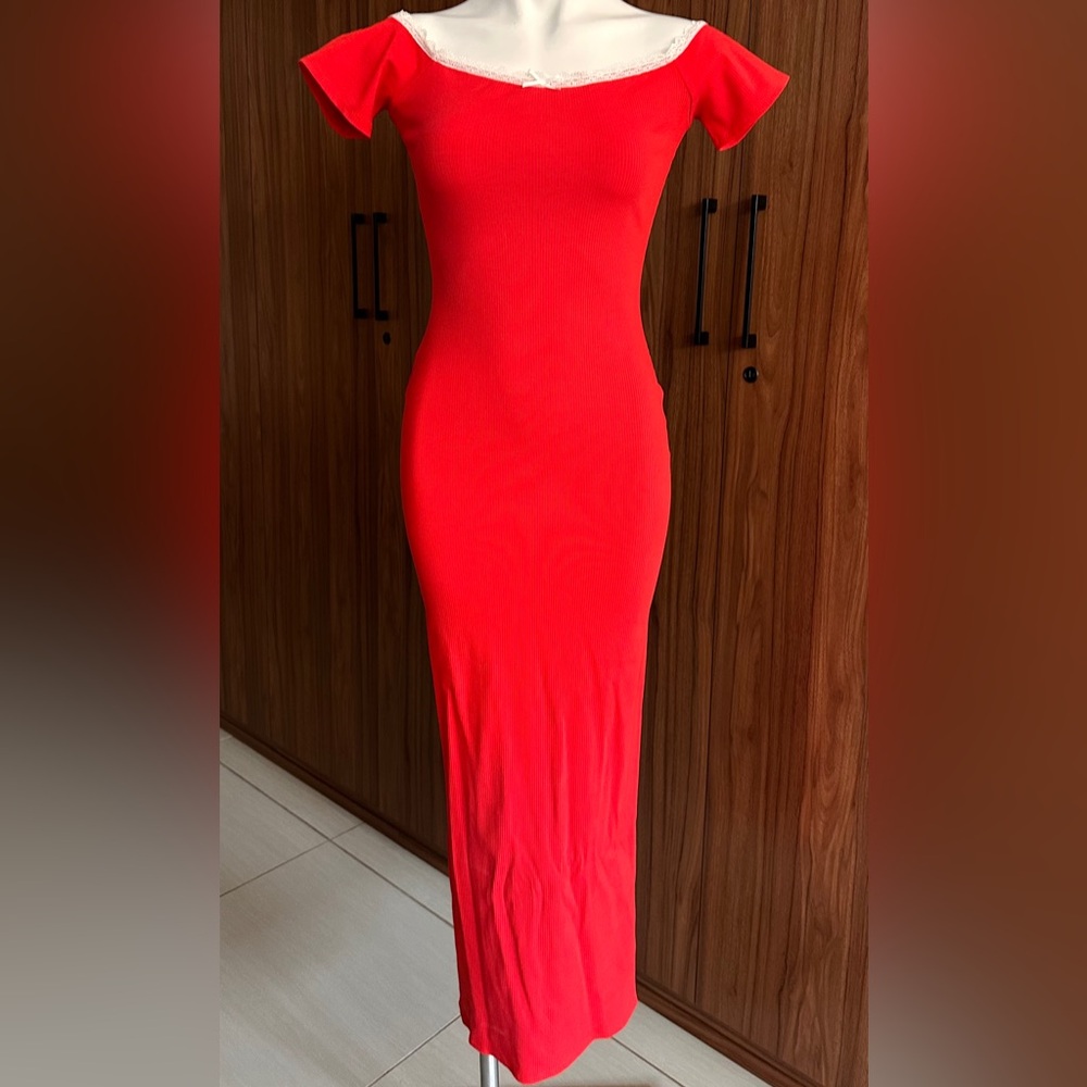 NWT. Melanie Lace TrimRibbed Maxi Dress Size M